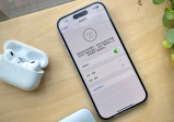 用AirPods Pro 2 实测iOS 18 新功能：摇个头就能叫Siri 拒接电话！